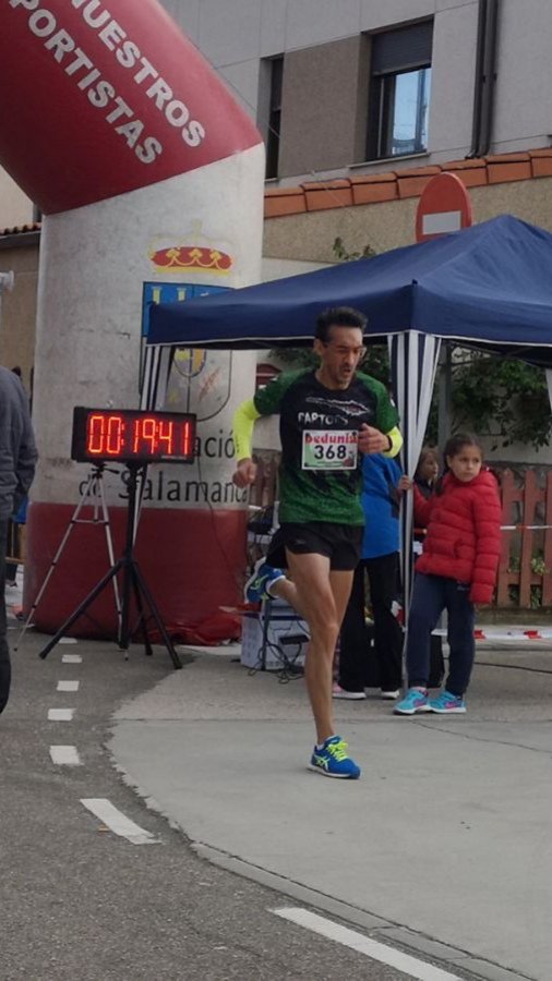 JCar47's tweet photo. XI Carrera Monterrubio de Armuña. No tenía ganas de correr, frío, mucho aire... Solo iba a terminar pero corría en mi pueblo y 💥💥 MMP en 5km 19'40'' a 3'56''/km... #NeverGiveUp!!! Yessssssss💪 #PoderRaptor🦖 #Yoelegicorrer #AquiYaSeCorrio https://t.co/Lf1WCrodno