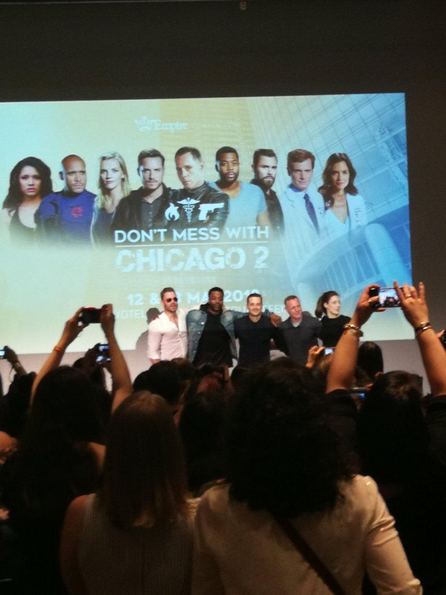 Quelques photos prises pendant le panel Chicago PD avec <a href="/marinasqu/">Marina Squerciati</a> @RoycedaVoyce <a href="/jesseleesoffer/">Jesse Lee Soffer</a> #Paddy #JasonBeghe #PanelPD #DMWC2