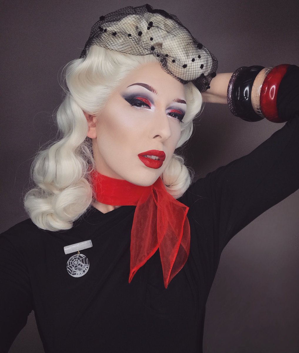 Swiczeniuk's tweet photo. Tonight’s look 🕷 https://t.co/c40XufUvQ8