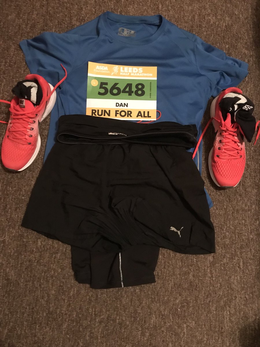 DanCherington's tweet photo. Obligatory pre-race kit photo. #leedshalf https://t.co/YLz7VkkIRP