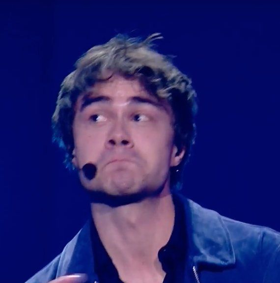 DeleCCSSJJ's tweet photo. Cuando te preguntan que qué vas a hacer al terminar la carrera... #Eurovision https://t.co/rnkZPfPsOf