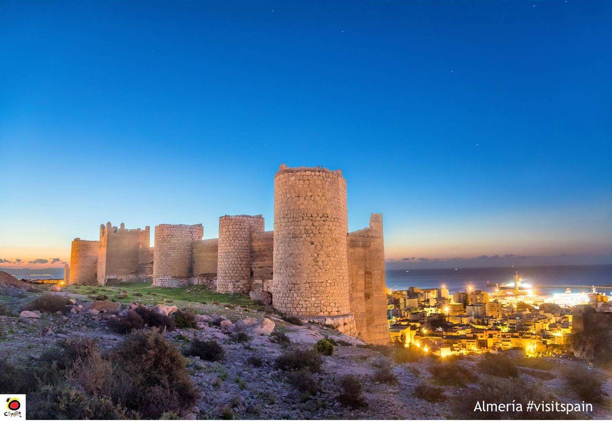 Spain_in_CH's tweet photo. We have another Alcazaba just for you. Have you ever been to the #Alcazaba of Almería? Tell us your story. ☺
https://t.co/firHA5iMJD

#VisitSpain #Almeria #Andalusia #Castle #MonumentsForAll #cityscape #cities #Insight #HappyWeekend 
@Costa_Almeria  @TurismoSeron @almerialovers https://t.co/4vOgXICSz3