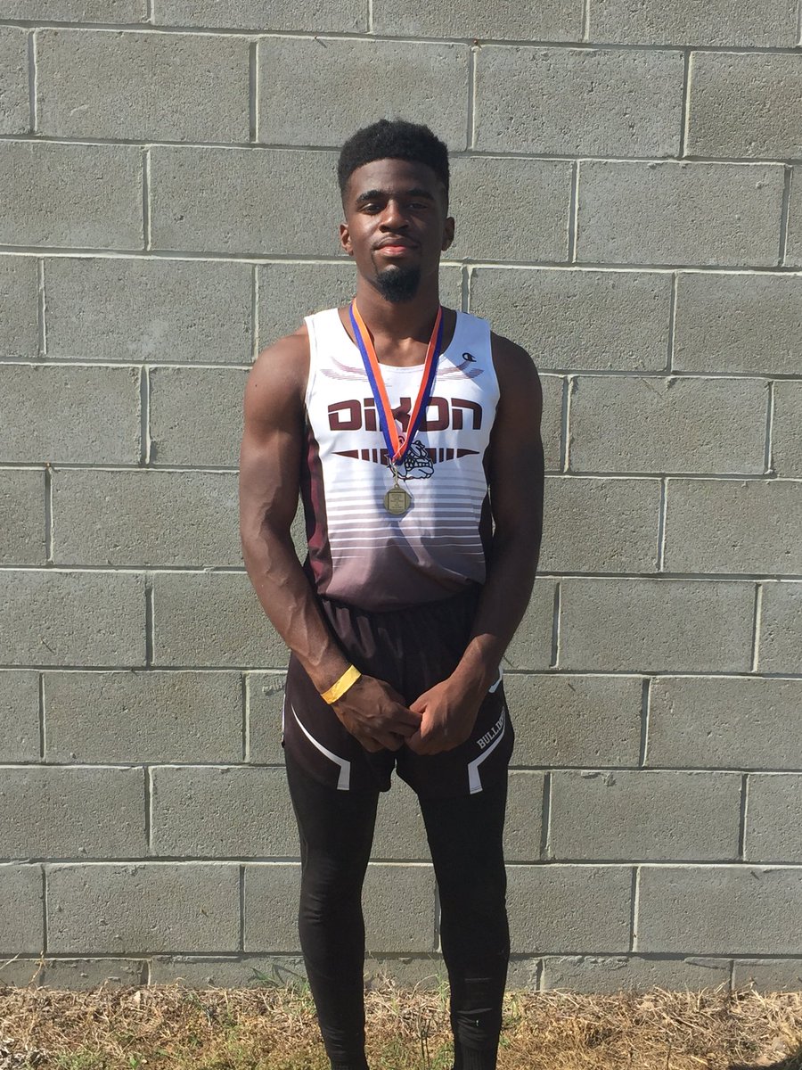 dawgtrack1's tweet photo. Congratulations to Josiah Cole for getting 1st place in the men’s regional 400 M Dash! https://t.co/t9eJVum2nT