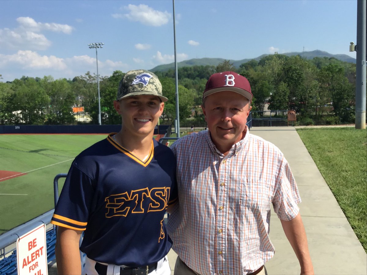 coachtatefhs20's tweet photo. It’s always great seeing David Beam play baseball..... especially when he gets a Pinch Hit RBI SINGLE in the 7th Inning and another hit and run scored in the bottom of the 9th!
⚾️🐶⚾️🐶 #ETSUBASEBALL #BEARDENBASEBALL https://t.co/f9auRhGugJ
