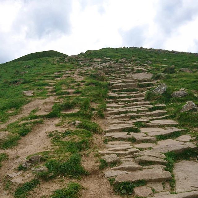 #WhereIWalk up these very steep steps at the end of a 7 mile walk around Mam Tor #ntchallenge #mamtor #peakdistrict #exploreengland #walking #clouds #HappyDays #steps #hill #steep ift.tt/2Iz6pAt