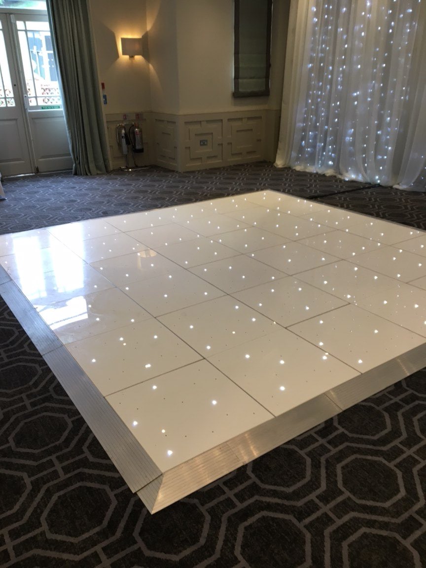 HartDisplayHire's tweet photo. At wottoon House dorking with our 12/12 #starlit #dancefloor
#wedding #weddings #anniversary #engagementseason #birthday #celebration #display #disco #party #led #ledtrees #letters #numbers https://t.co/A21xVpeRyf