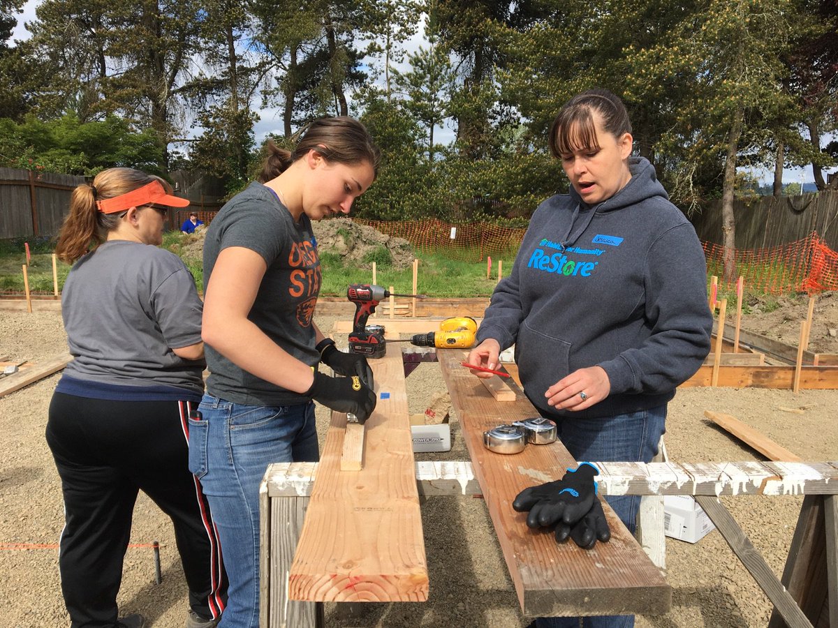 BentonHabitat's tweet photo. Women Build 2018 is going great! We'll be onsite for another couple of hours :) Thanks to everybody who came out to make affordable homes a priority in Benton County!! #affordablehousing #habitatforhumanity #WomenBuild https://t.co/TiS469mj5n
