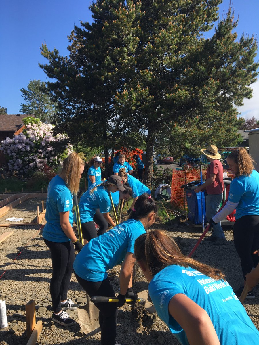BentonHabitat's tweet photo. Women Build 2018 is going great! We'll be onsite for another couple of hours :) Thanks to everybody who came out to make affordable homes a priority in Benton County!! #affordablehousing #habitatforhumanity #WomenBuild https://t.co/TiS469mj5n