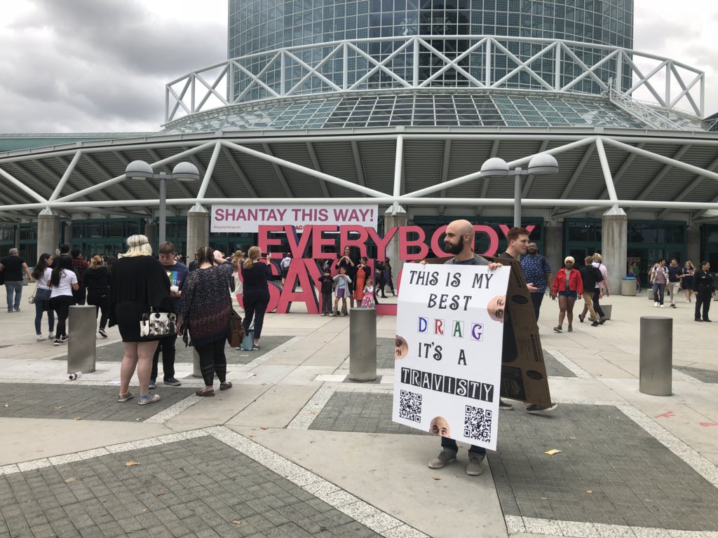 Spent the morning telling #dragcon all about Travisty 🌈

#dragcon2018 #DragRace #dragconLA