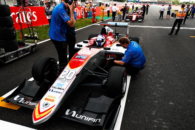 giselle_zm's tweet photo. Pues tras la Carrera 1 en Barcelona, @TataCalde abandonó cuando llevaba 11 vueltas, mientras que @diegomenchaca_ terminó en 10° y sumó un ponto en la @GP3_Official 
Aún se pueden lograr grandes cosas... https://t.co/QdGPXMA8pj