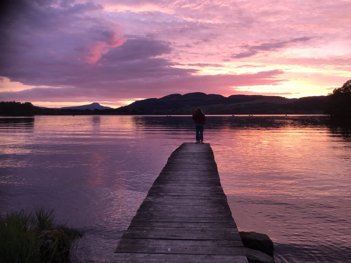 infochriscarrol's tweet photo. Just after sundown, sorry Andy it had to be done. Thanks to the dark figures of,M,A and Ollie, fine jetty action. #sundown #trossachs #scotland @LochendChalets @WindyWilson88 @lomondtrossachs https://t.co/7eYf6fnCak