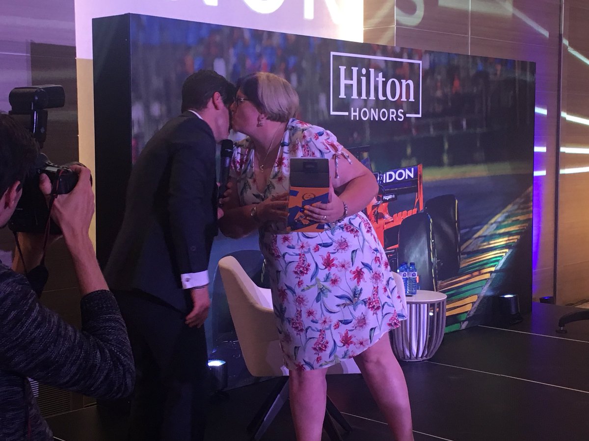 Milly_Puff's tweet image. And the real star of the evening...@lawts07 doing what he does best! With a little smooch from the lovely @Sareyware too! #HiltonHonors #ANightWithMcLaren