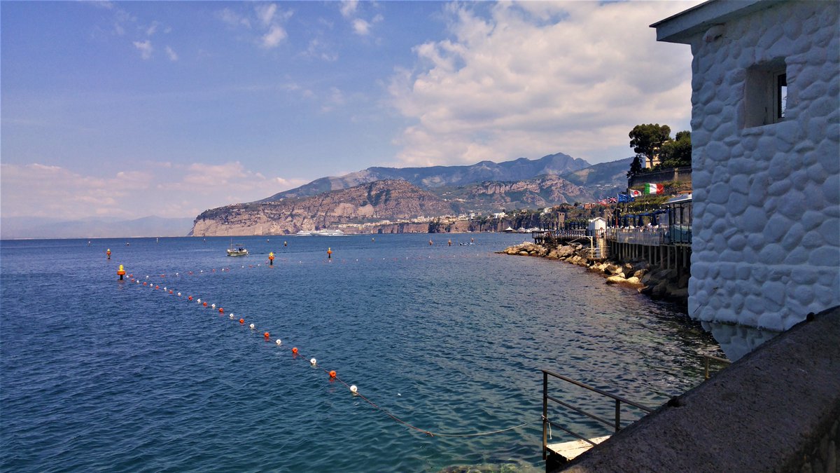 WanderFullBlog's tweet photo. #ScenerySaturday #Saturday #scenery #travel #travelblog #travelblogger #photography #travelphoto #Sorrento #PianodiSorrento #Mediterranean #MediterraneanSea #Italy #Italia #Europe #BayofNaples #SorrentoCoast #fun (Images by @jl_musgrave of Piano di Sorrento and Sorrento, Italy.) https://t.co/2HKyFvSWNh