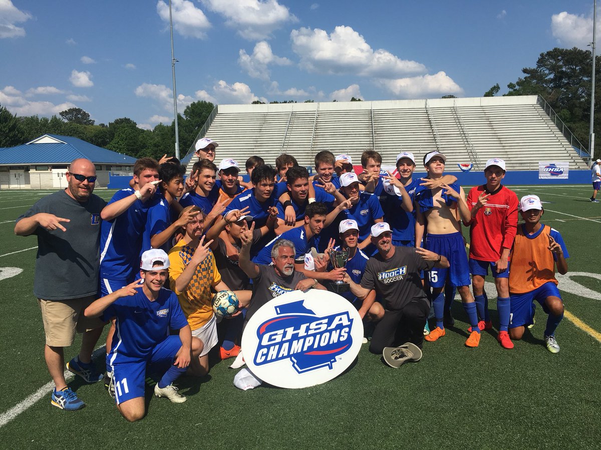 hoochathletics's tweet photo. BACK TO BACK!!! #hoochfam @5Meenan @CorrigantTim @HoochHappenings @joeparkerga https://t.co/AEj1LClvRo
