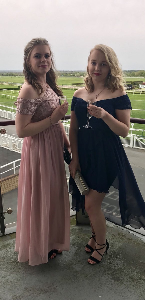 janicelouise_'s tweet photo. #Edgehillgradball https://t.co/PnFsN7G7rg
