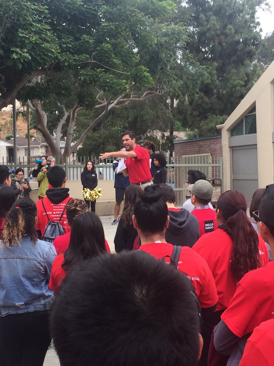 hannah9915's tweet photo. Thank you to the incredible team at the @RedCrossLA and all the volunteers who helped install smoke alarms in homes today. An easy way to make a difference in our communities. #EndHomeFires https://t.co/rTpfZ9xJpw