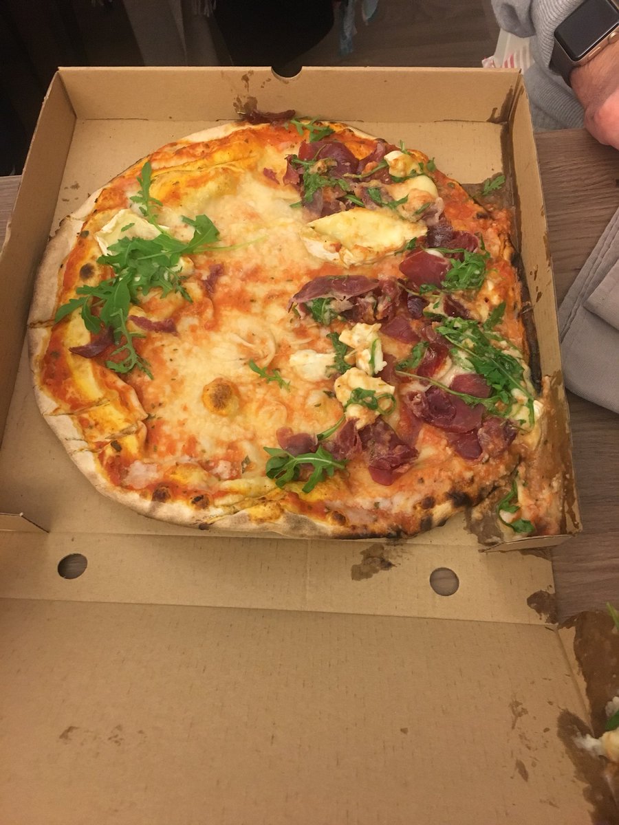driteixido's tweet photo. @Glovo_ES Así me acaba de llegar el pedido... Ya lo he indicado en la aplicación al valorar el transportista, pero da una rabia enorme... https://t.co/WUoyUFuE7l