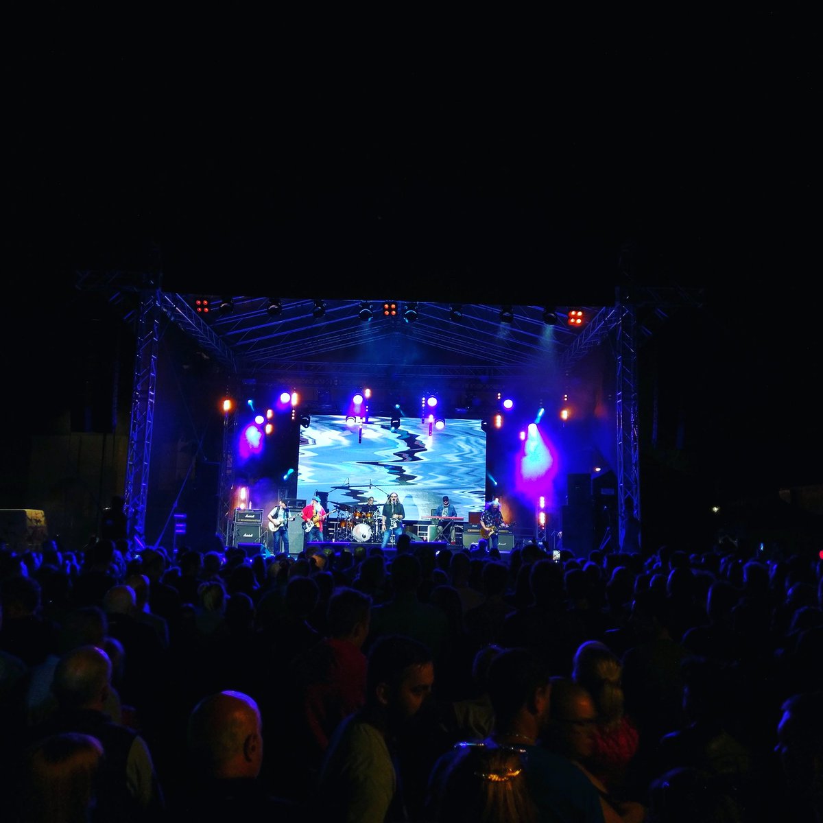 Zespol_Dzem's tweet photo. Poddebice, dzięki za ciepłe przyjęcie :)
#dzem #dżem #poddebice #poddębice #koncert #plener #2018 https://t.co/4nniDHZKMP