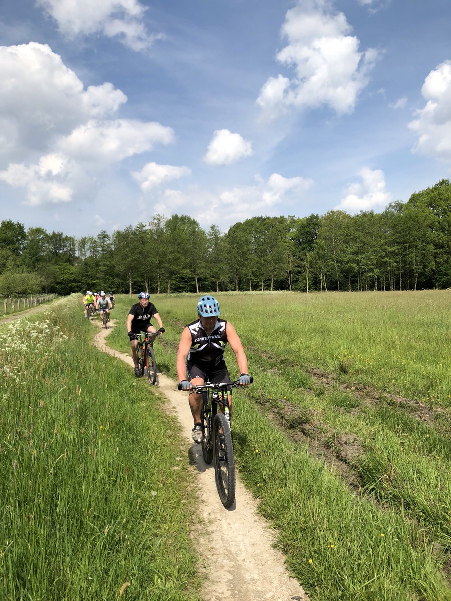 Mooie MTB clinics afgelopen dagen met KLK Kolb en Pré Pain met aandacht voor het door mul zand rijden. En vandaag bij Florilympha “natuurlijk” een gezonde lunch na afloop.