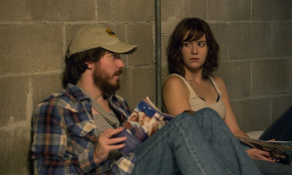 CinemaArb's tweet photo. (10Cloverfield Lane) يحكي قصّة إمرأة تتعرّض لحادث سيارة، لتستيقظ بملجأ مجهول تحت الأرض؛ مع شخصيّن يدّعيان أن العالم الخارجي قد تعرّض لوباء قاتل. فماذا سيحدث؟ من افضل افلام الرعب 
ٓغموض رعب 10/7.2

رابط المشاهدة: https://t.co/QUCBBWQMbV https://t.co/U7V6iDIkLn