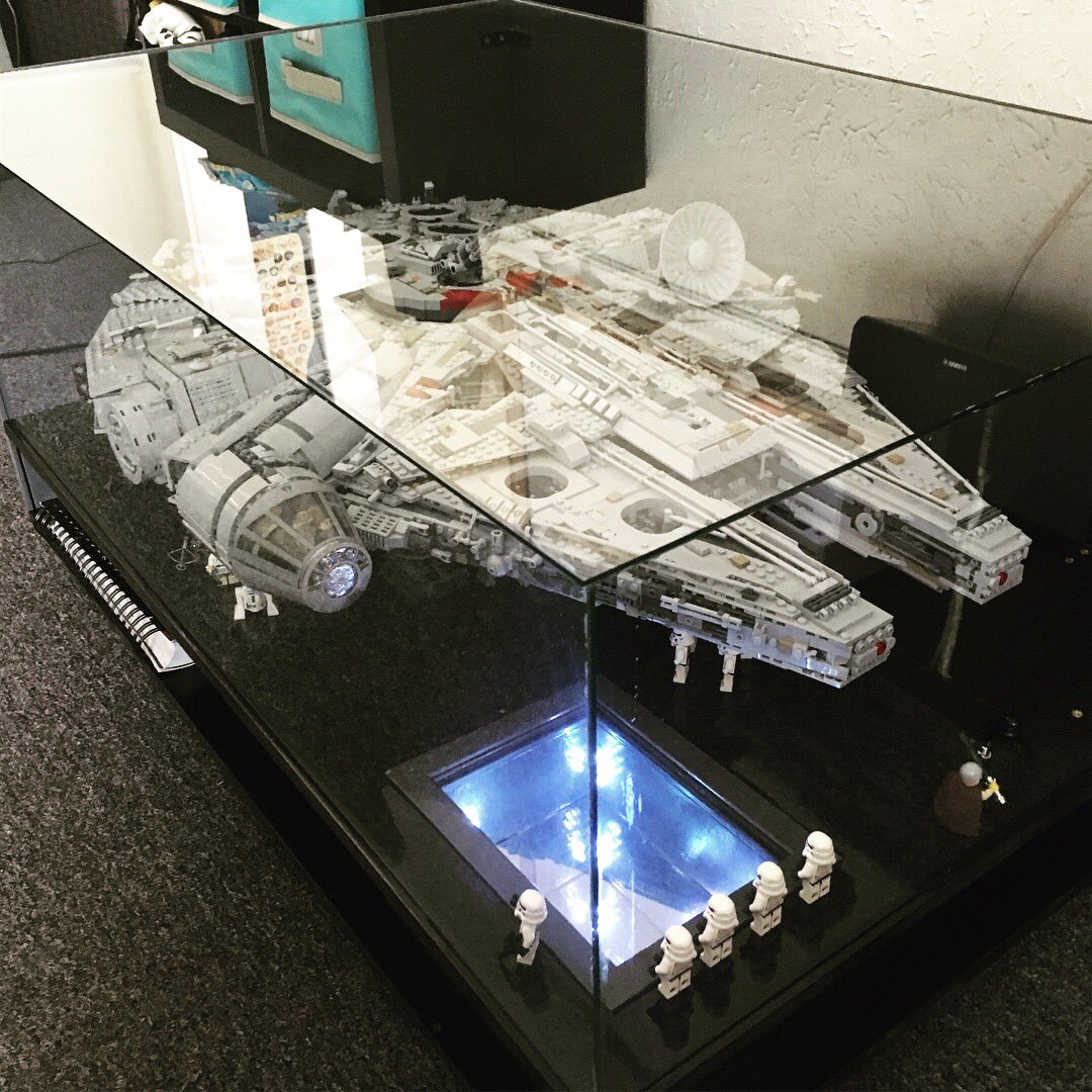 OldSchoolCoool's tweet photo. @starwars just finished my Millennium Falcon coffee table just in time for the new Solo Movie #StarWars #Solo https://t.co/XcGlZc0tU6