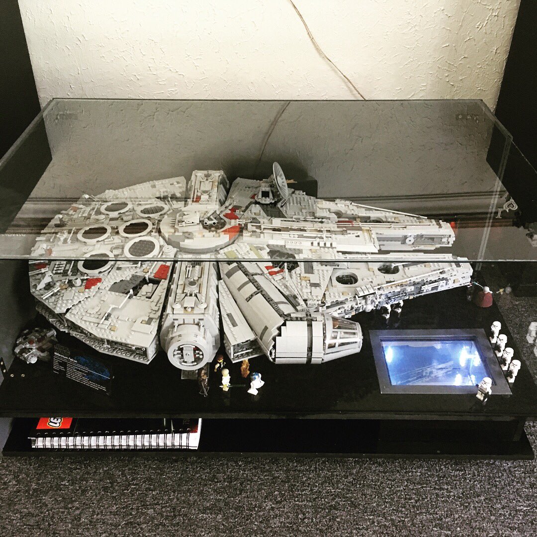 OldSchoolCoool's tweet photo. @starwars just finished my Millennium Falcon coffee table just in time for the new Solo Movie #StarWars #Solo https://t.co/XcGlZc0tU6