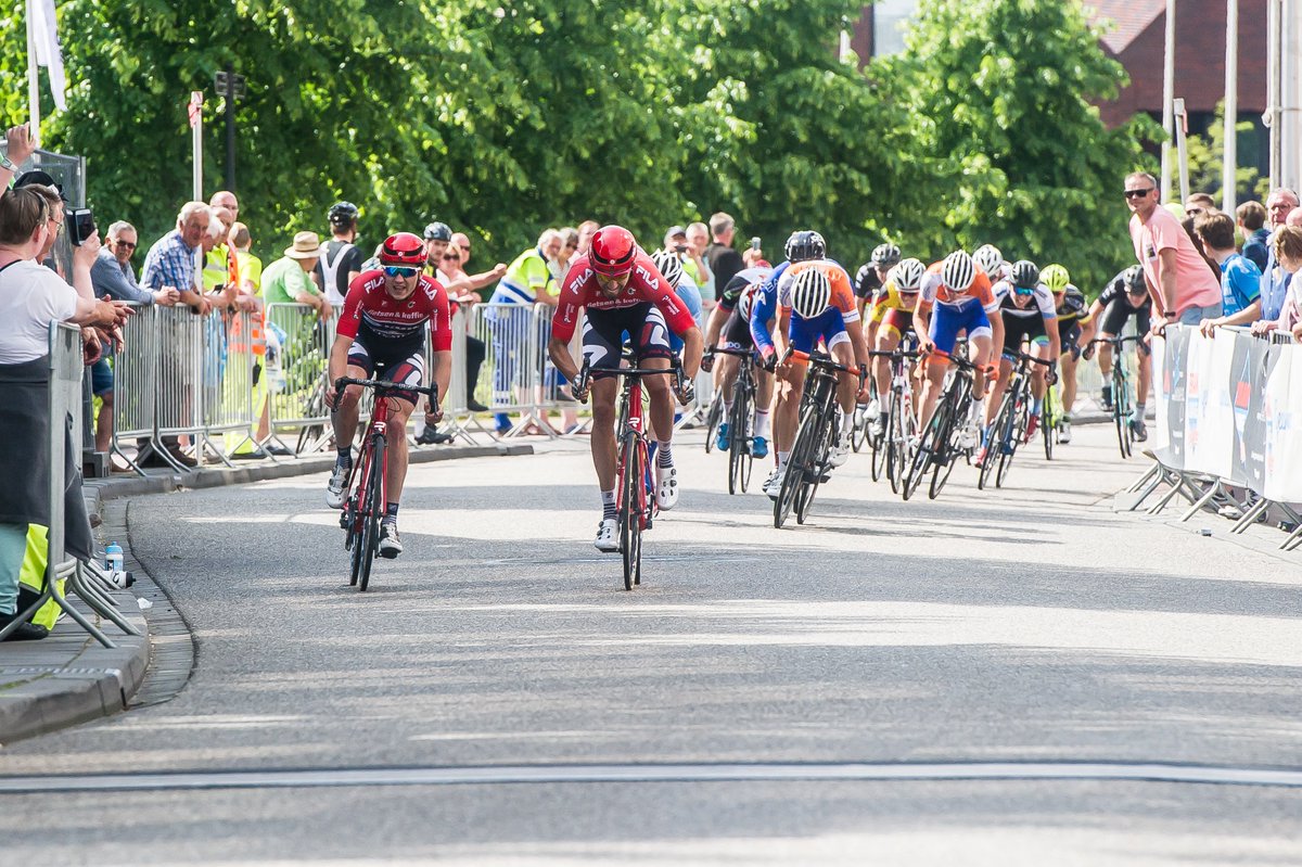 VIDEO | <a href="/MartijnKeizer/">Martijn Keizer</a> schrijft de De <a href="/ZHEtour/">ZHE tour</a> op zijn naam! <a href="/NWVGNijwaTrucks/">NWVG FILA Cycling Team</a>

VIDEO: clubcompetitie.nu/2018/video-sam…