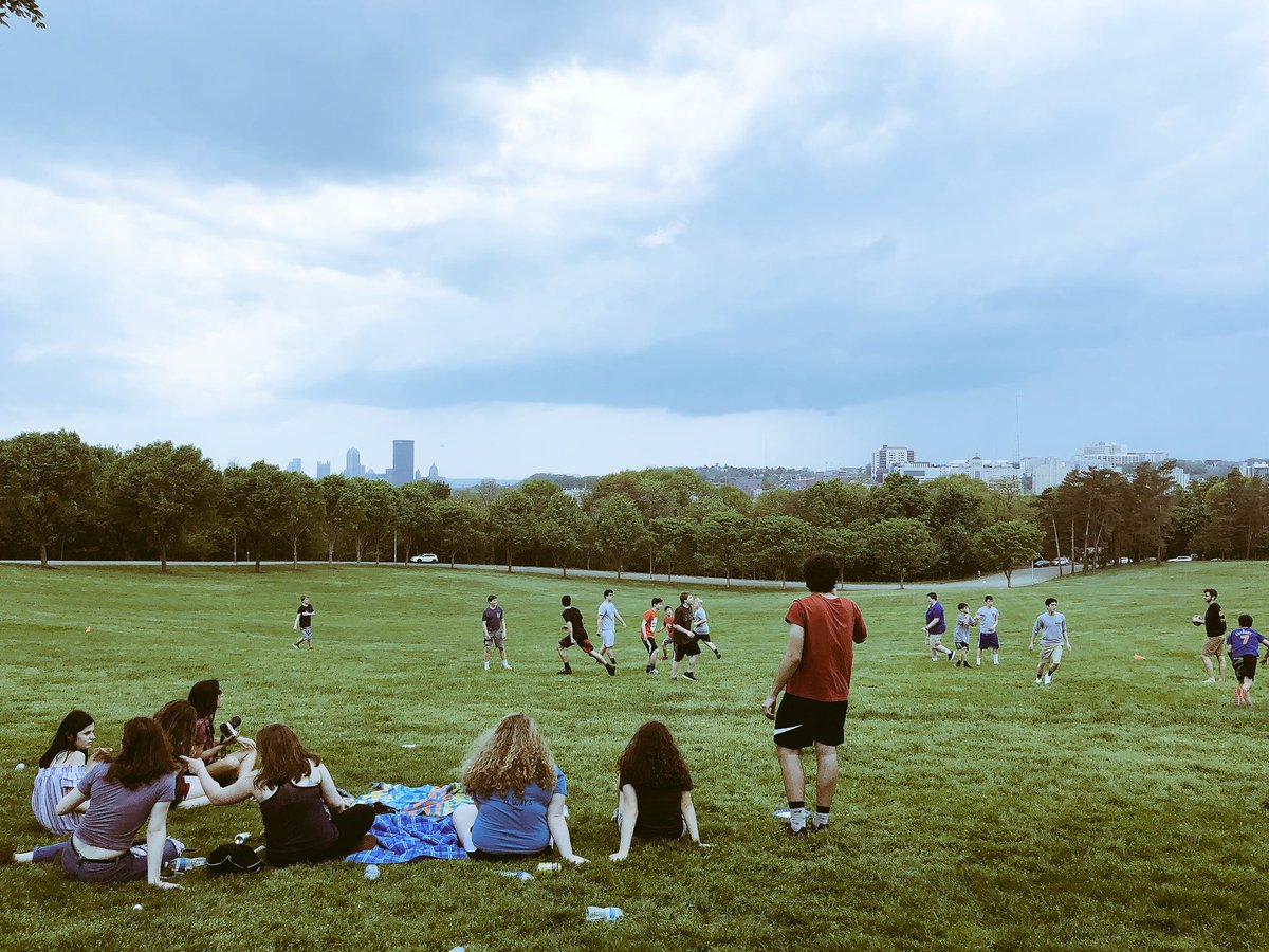 Beautiful day at Schenley Park with our friends 🍕🏉