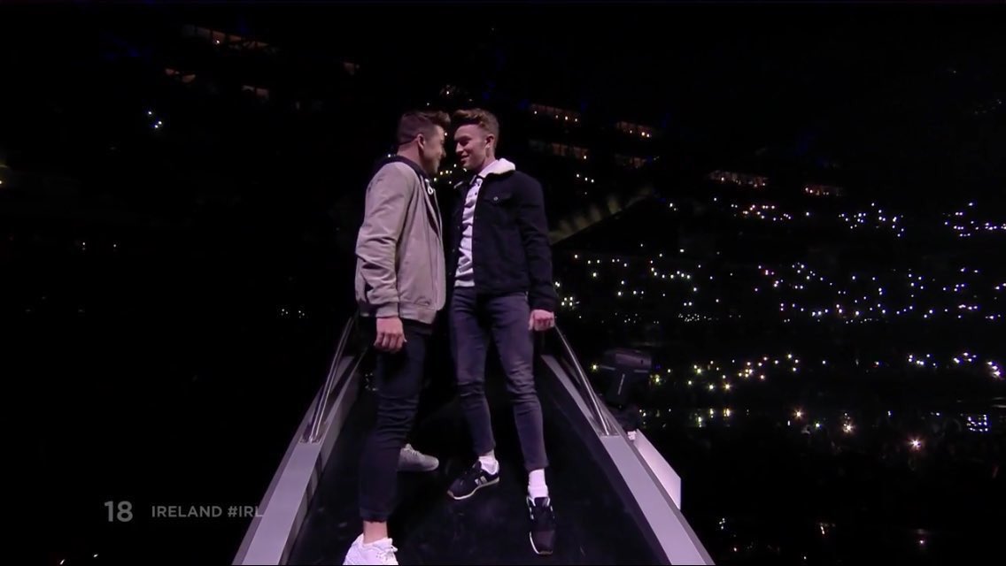 Всем бы так дружить. #Eurovision