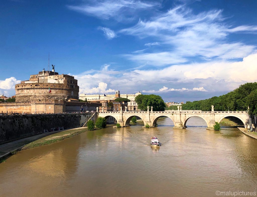 MarisaLukovich's tweet photo. Welcome to Rome😍 Perfect day to start our #SplendoursofItaly #Rome #Italy #guidedholidays #Costsaver #td #visitItaly #castelsantangelo #tiber #tevere https://t.co/Ff79oJ2wfY