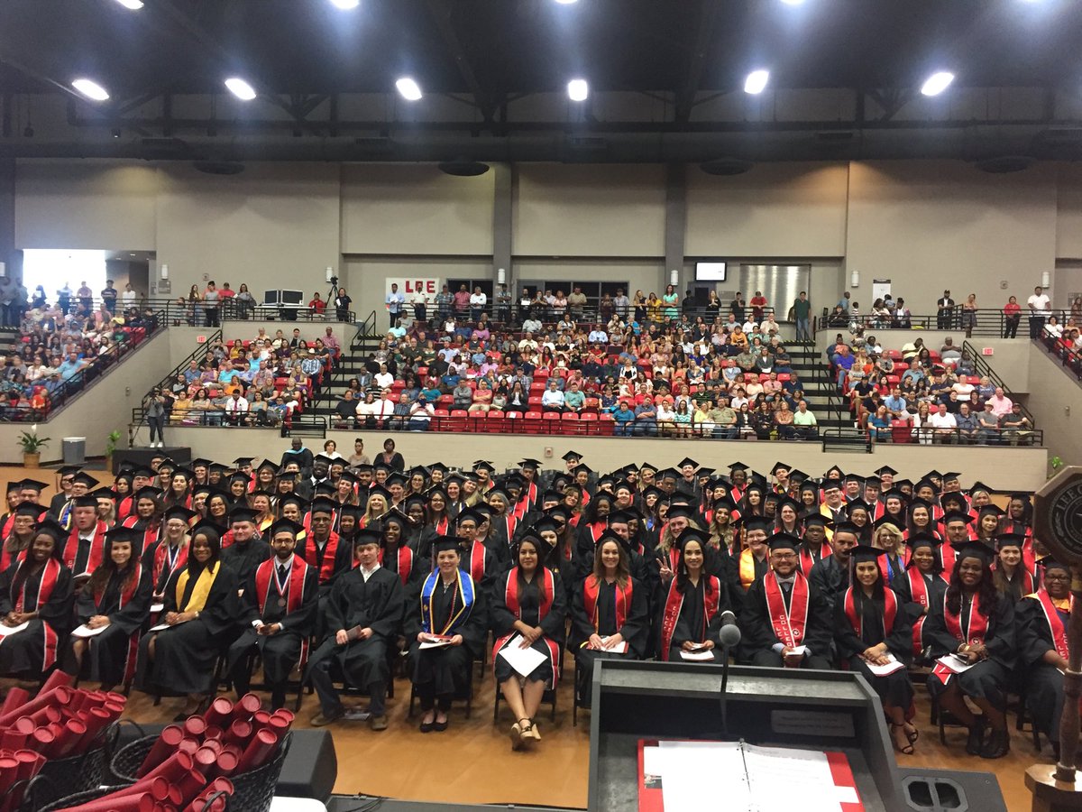 dbrownprez's tweet photo. Congratulations to Spring 2018 Lee College graduates.  Over 650 graduates this spring!  Picture is the 10 am ceremony. https://t.co/b5UUDiVeIy