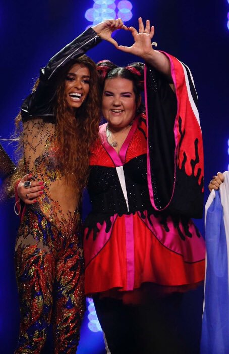 SwordGH's tweet photo. QUE GANEN LAS DOS POR FAVOR #FinalEurovision https://t.co/crIwZvbBW4