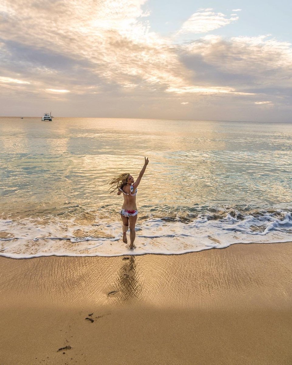 Barbados's tweet photo. What words would you use to describe our sunsets? #VisitBarbados #LoveBarbados 

📸: m00nlightgypsy on IG https://t.co/lBzaRcOwxe