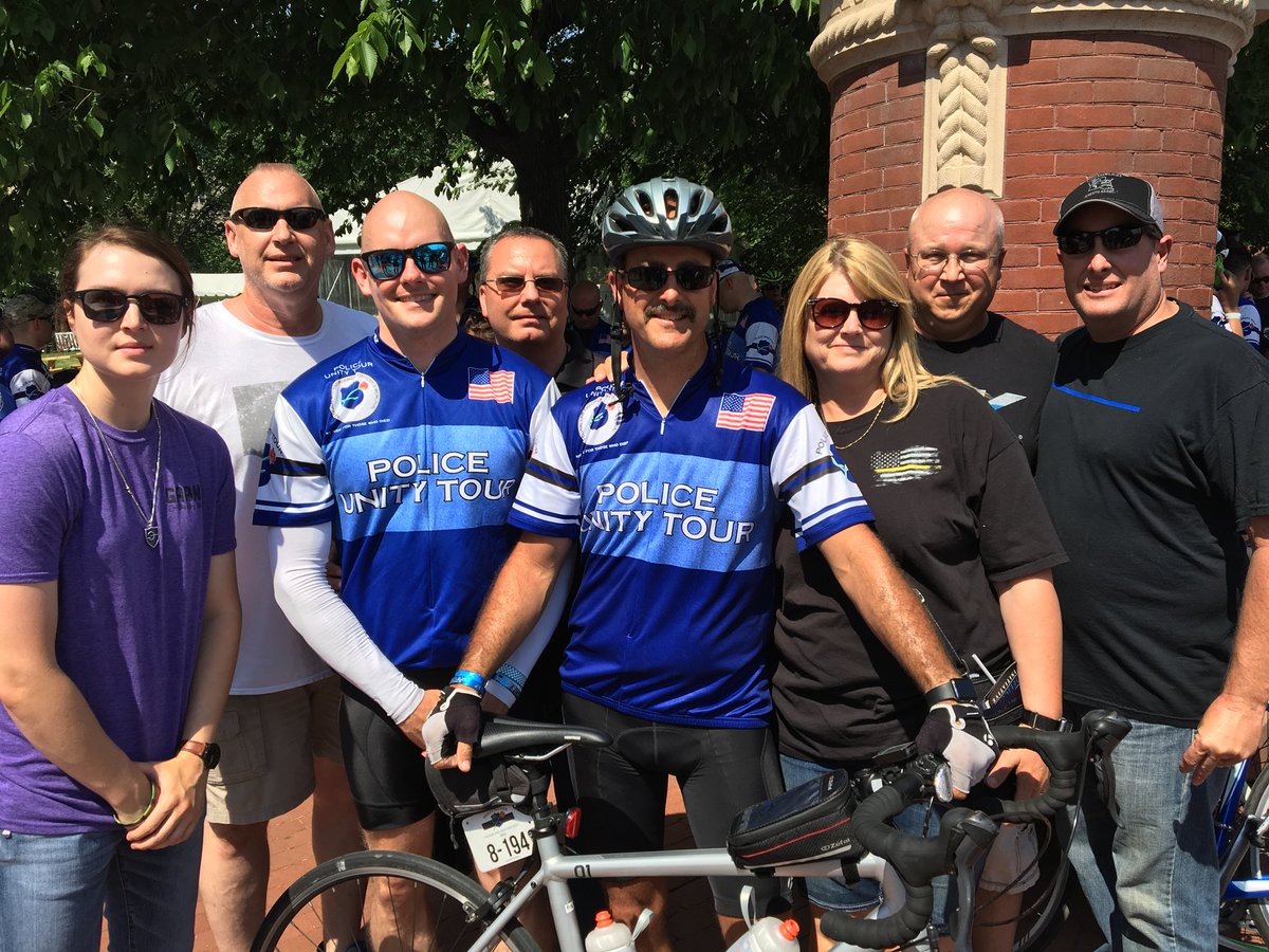 dakotafarms's tweet photo. It was awesome being at the National Law Enforcement Memorial in DC as Frankie and Joe came in! Very Proud of them both!! #policeunitytour2018 #honor #pride #integrity #professionalism #honorthefallen @ARGameandFish https://t.co/YSkcx0zb5n
