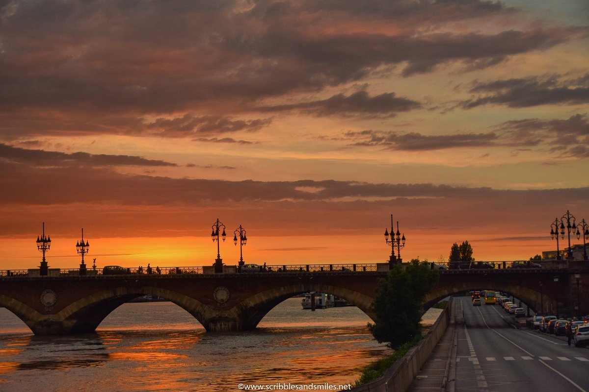ScribblesSmiles's tweet photo. Beautiful sunset in Bordeaux, France. @VisitBordeaux https://t.co/c7MkyvgPxV