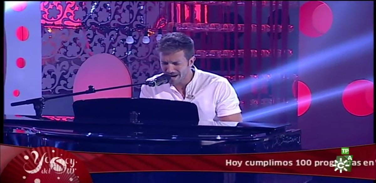 AlboranTeam's tweet photo. #Fotos @pabloalboran cantando #Prometo en directo y a piano hace unos minutos en @yosoy_delsur de @canalsur con #MariaDelMonte #YoSoydelSur35 https://t.co/IVjVKRiK88