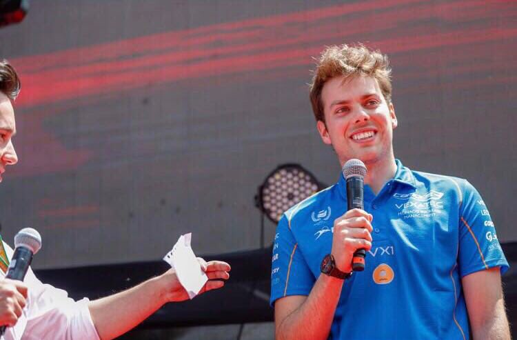 diegomenchaca_'s tweet photo. Top Ten desde P16, contento con mi debut en GP3! Mañana a ver que podemos hacer bajo la lluvia 🙈☂️, saliendo 10mo! https://t.co/nva9VbEhM5