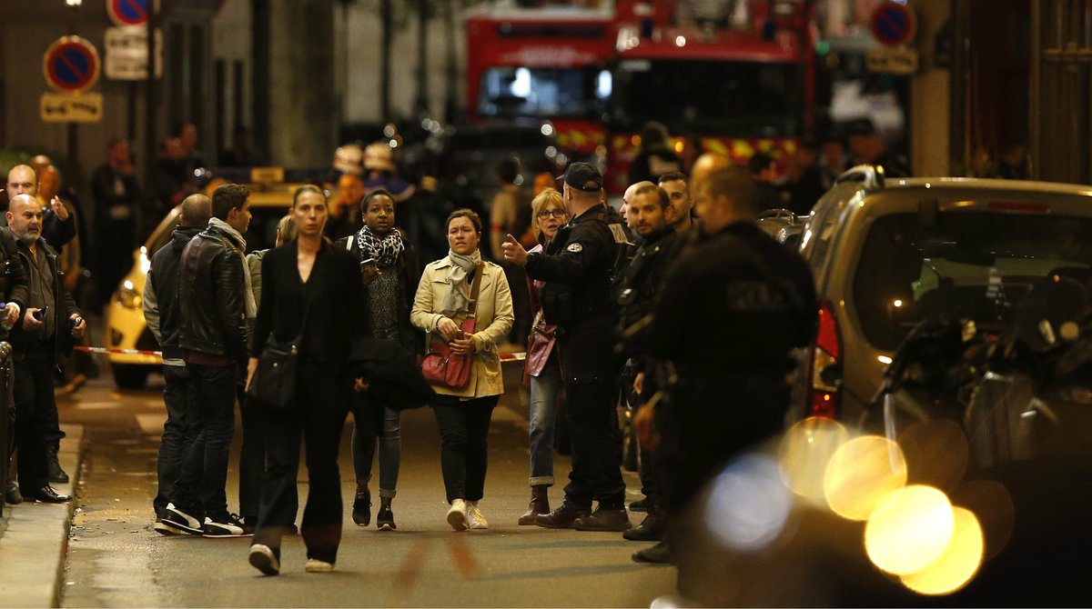 10TV's tweet photo. UPDATE: Paris stabbing leaves 1 dead, 4 injured; suspect fatally shot by police
https://t.co/v4FGp8ca36 #10TV https://t.co/vNI4s6kxDj