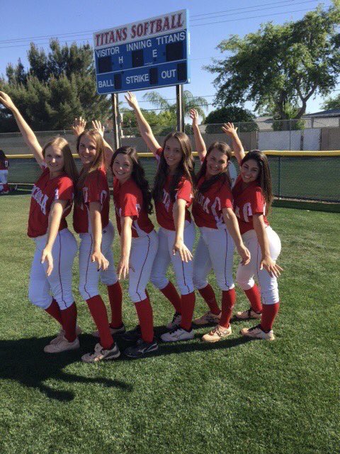 HaleyDenning's tweet photo. freshman to senior year #popup #Betsy  #highschool  🏅 https://t.co/fltGY6CPrg