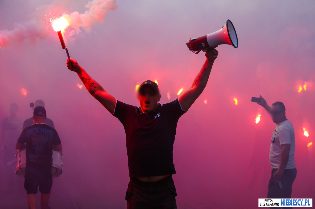 tomasz_stefanik's tweet image. 📷 Dzisiejszy przemarsz Niebieskich Świętochłowic i Rudy Śląskiej na derby 🙂 Cała fotogaleria ➡️ niebiescy.pl/galeria.php?mo…