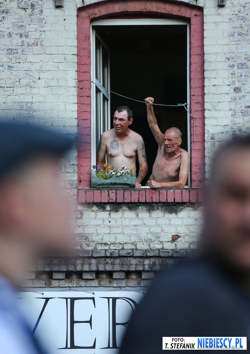 tomasz_stefanik's tweet image. 📷 Dzisiejszy przemarsz Niebieskich Świętochłowic i Rudy Śląskiej na derby 🙂 Cała fotogaleria ➡️ niebiescy.pl/galeria.php?mo…