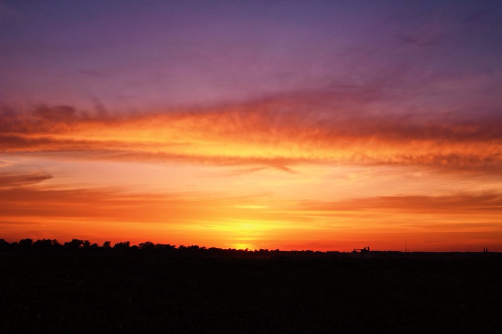anslers7's tweet photo. you know kade and I had to get the sunset pics🌅 https://t.co/BBB1AszxEs