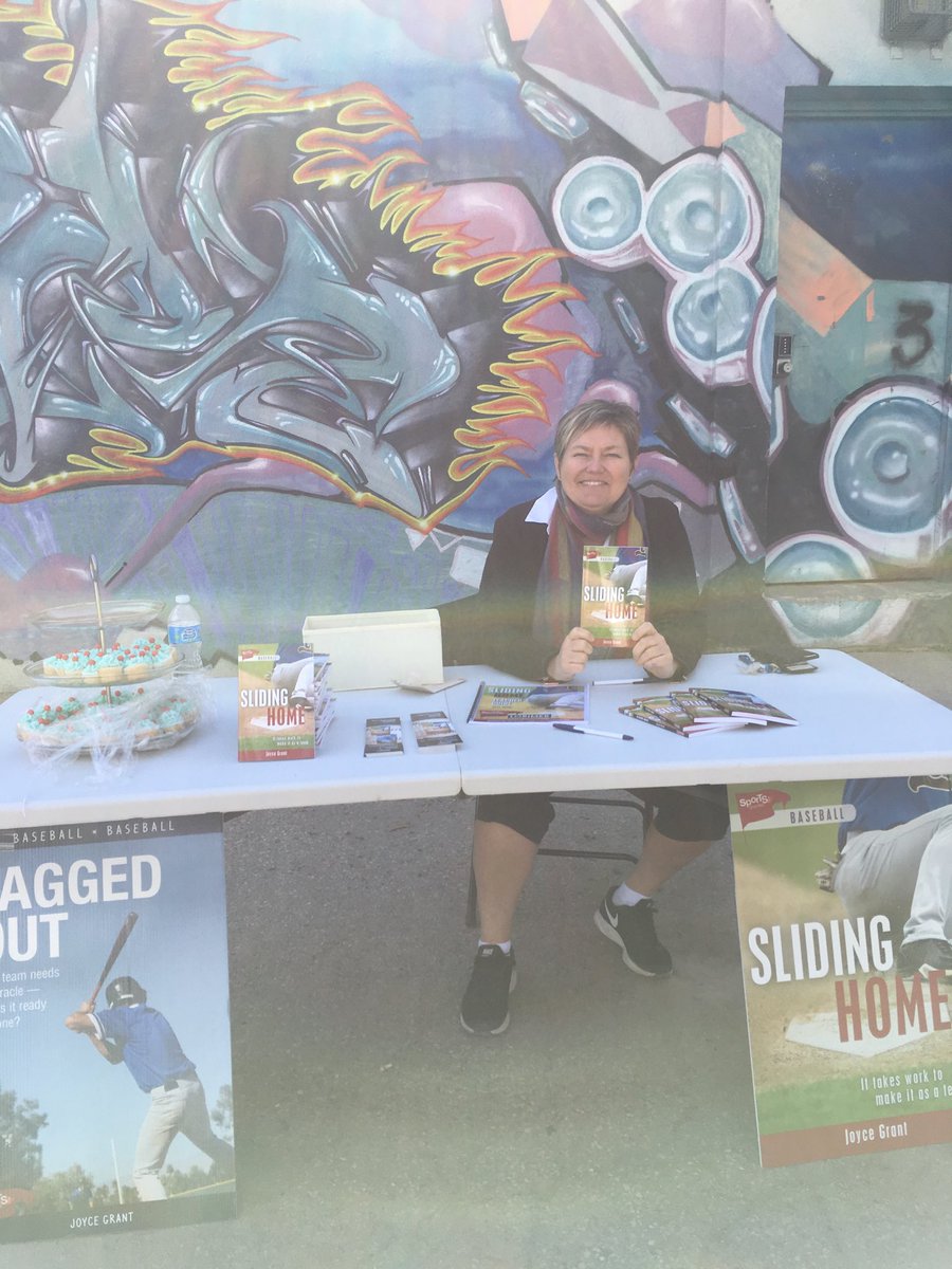 MichelleRReader's tweet photo. The sunshine and the ball players came out to Christie Pits for @JGCanada’s awesome new book #SlidingHome @Lorimerkids https://t.co/QgqJ0xP5cy