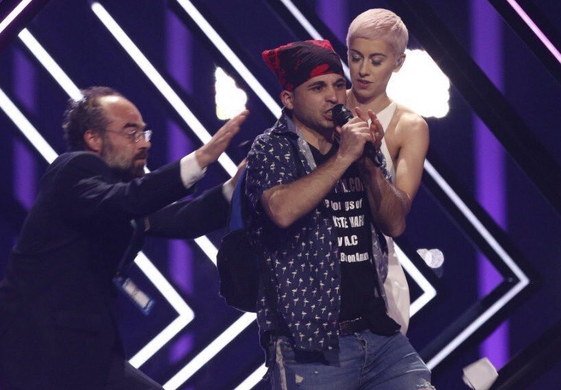supercrisisblog's tweet photo. -Hay un Opel Corsa blanco mal aparcado. El dueño que lo mueva...
#Eurovision https://t.co/6VjlenLKWK