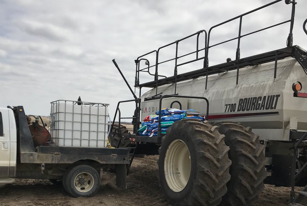 LisaSeedlings's tweet photo. Mother’s day weekend:
Drop Son & Camper at Pre-Grad site ✔️
Seed #InvigorHealth DST ✔️
Seed Craven #VictoryCanola VPT 🔜
Seed Ituna #VictoryCanola VPT 🗓Tomorrow.
Then maybe @sasksmitty70 will cook me a 🥩 and pour me a 🍷?? https://t.co/BBTxekDoWb