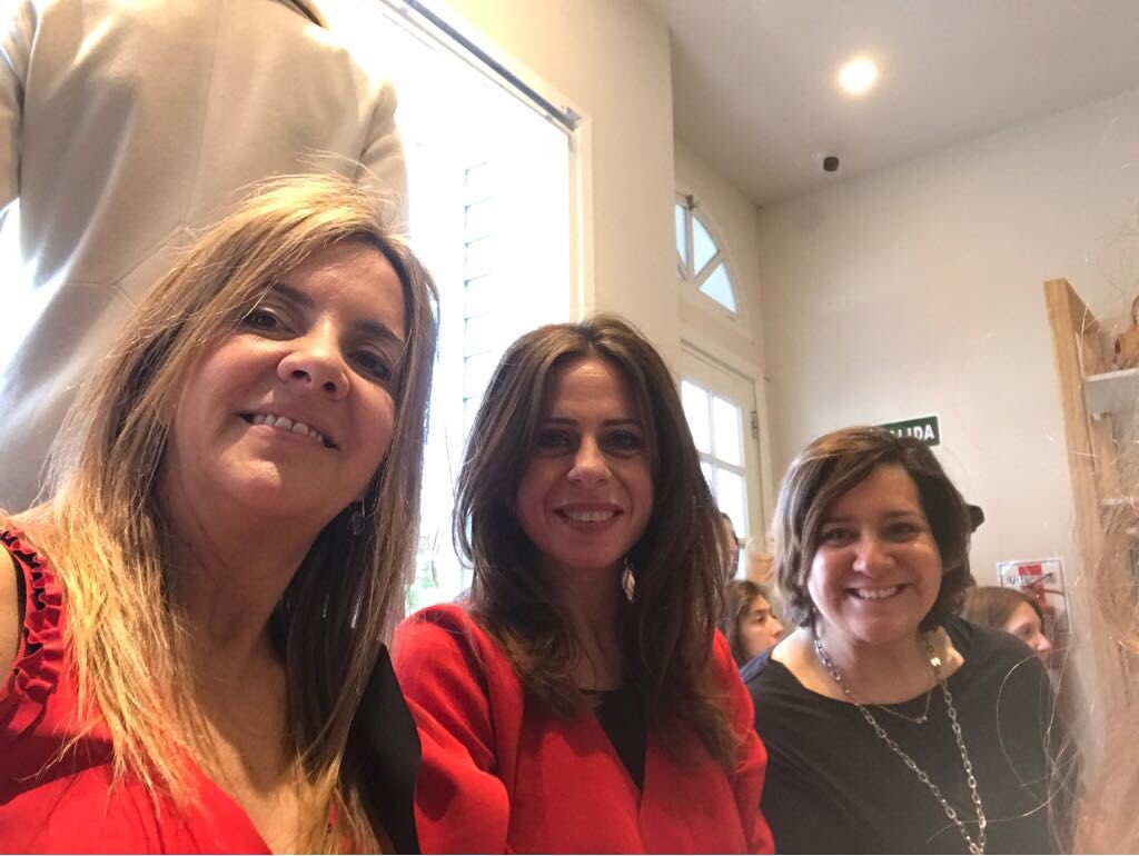 eugemaiolino's tweet photo. Tarde #PorDemás Moda + Diseño + Identidad @revistaey @DMPORDEMAS https://t.co/mxn6gVzSXp
