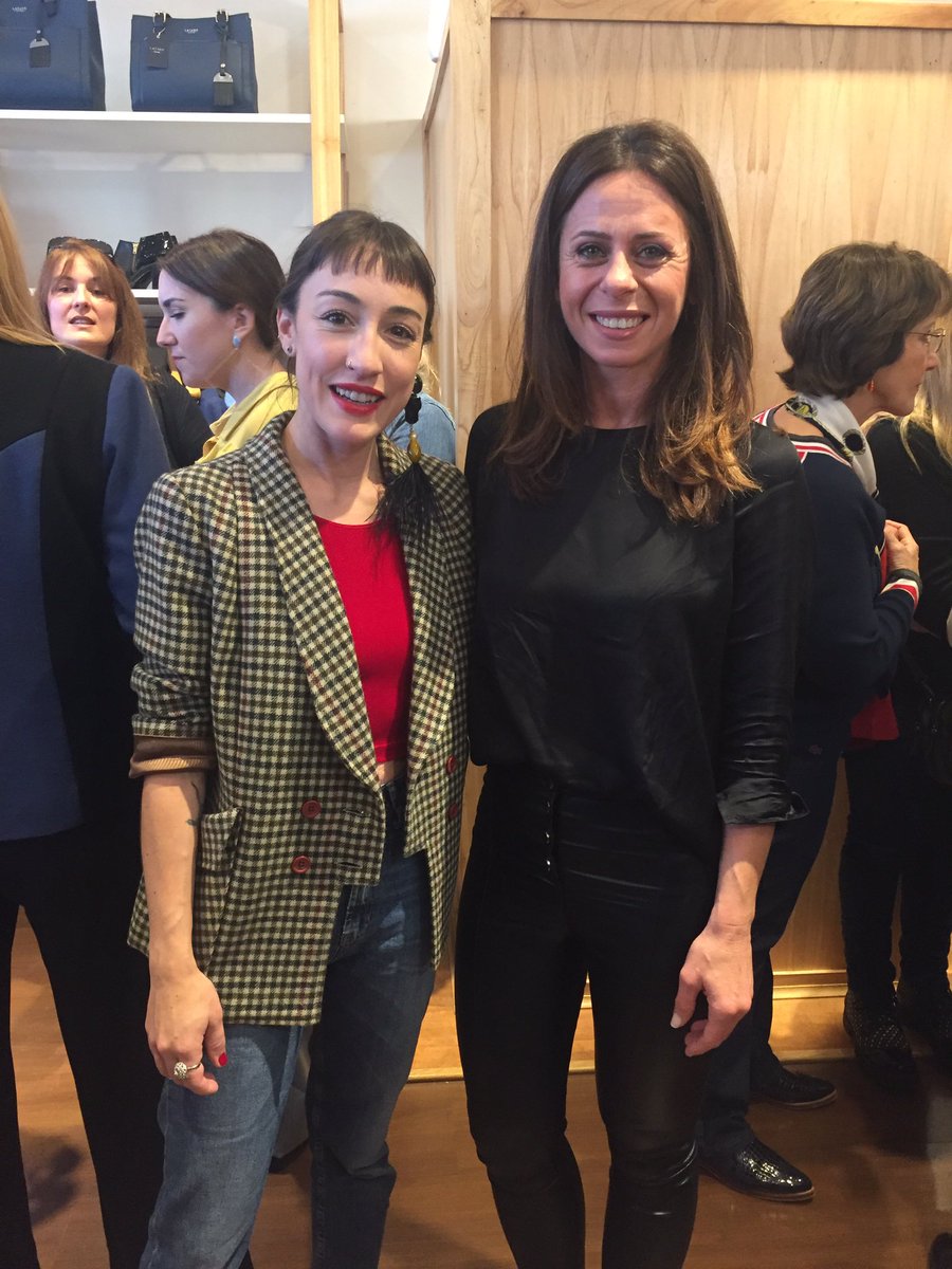 eugemaiolino's tweet photo. Tarde #PorDemás Moda + Diseño + Identidad @revistaey @DMPORDEMAS https://t.co/mxn6gVzSXp