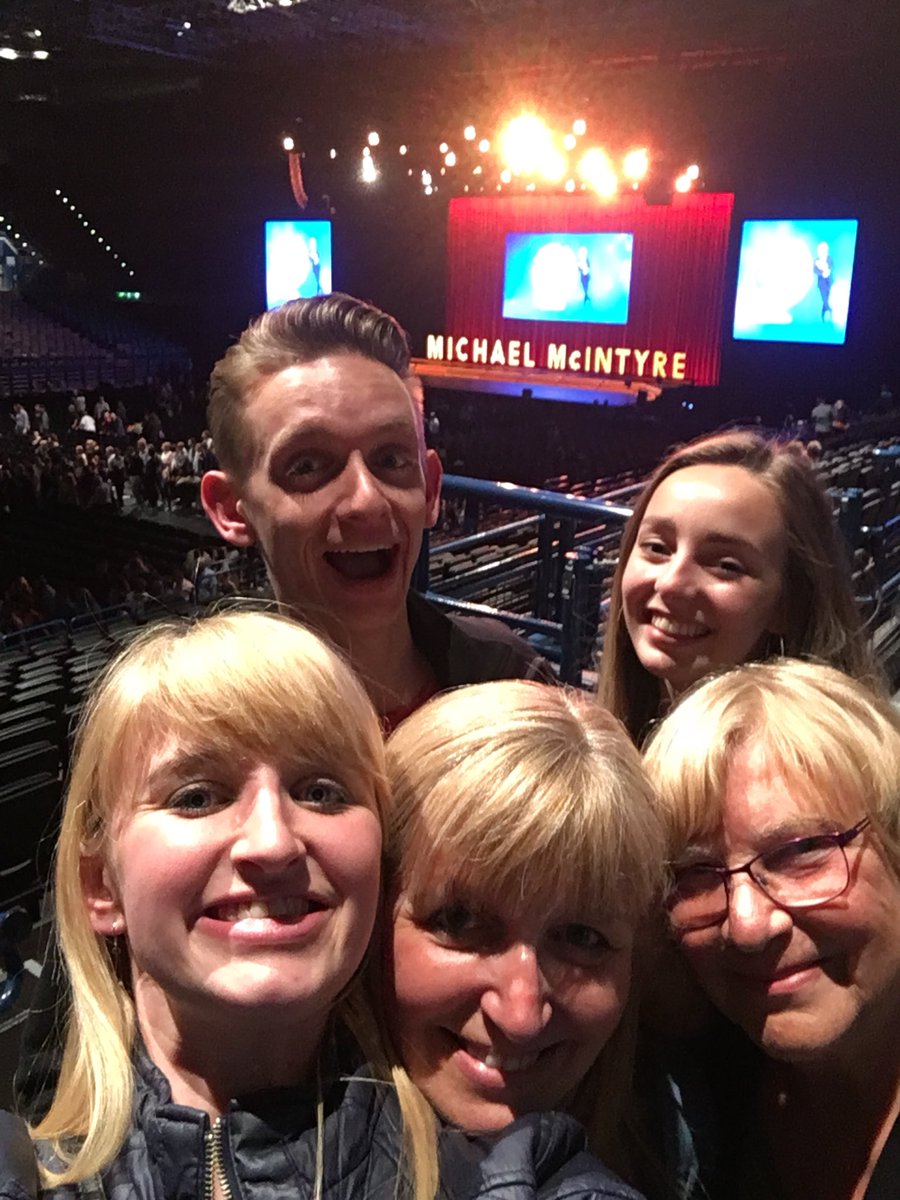 LRWoolhouse's tweet photo. Such a great show tonight!! @McInTweet we loved it!! Raised the roof! Cheeks are hurting from laughter! Mega!! 😘😘😘 https://t.co/QNggNJgsSE