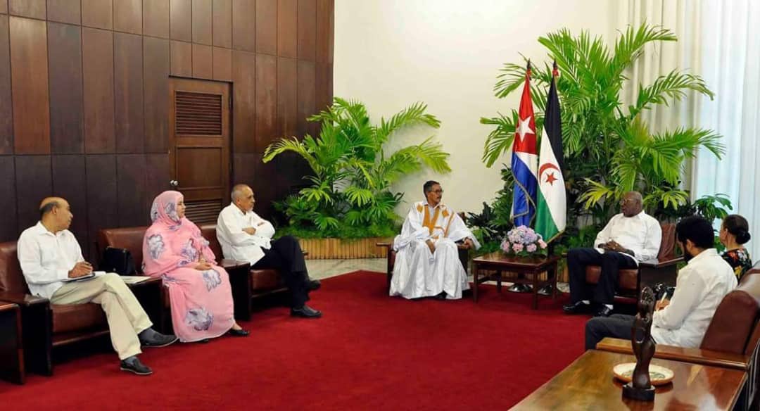 Rasd_TVOficial's tweet photo. Vicepresidente de la República de #cuba 🇨🇺Valdes Mesa recibe al presidente del parlamento #Saharui 🇪🇭 y reafirma el apoyo de su país a la total independencia del #saharaoccidental @CubaMINREX https://t.co/DePwWEpf0H