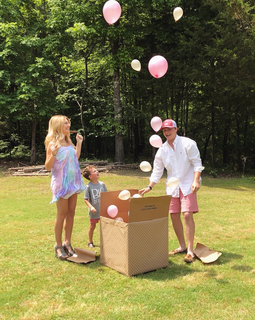 jentrisneed's tweet photo. Little baby sis is on her way! We are so excited, and we don’t what we’re going to do with ourselves! 🎀💗 #BabySneedisaGIRL https://t.co/DMQyGsb2eN